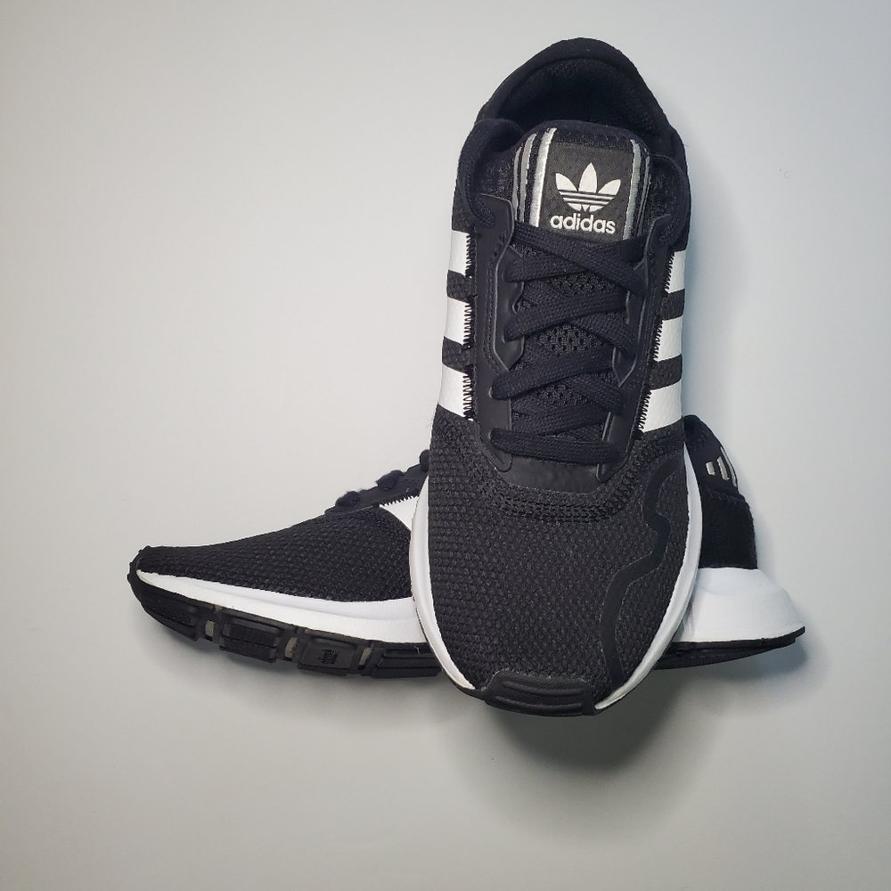 Adidas Women Swift Run X Shoes Size 6 White Black